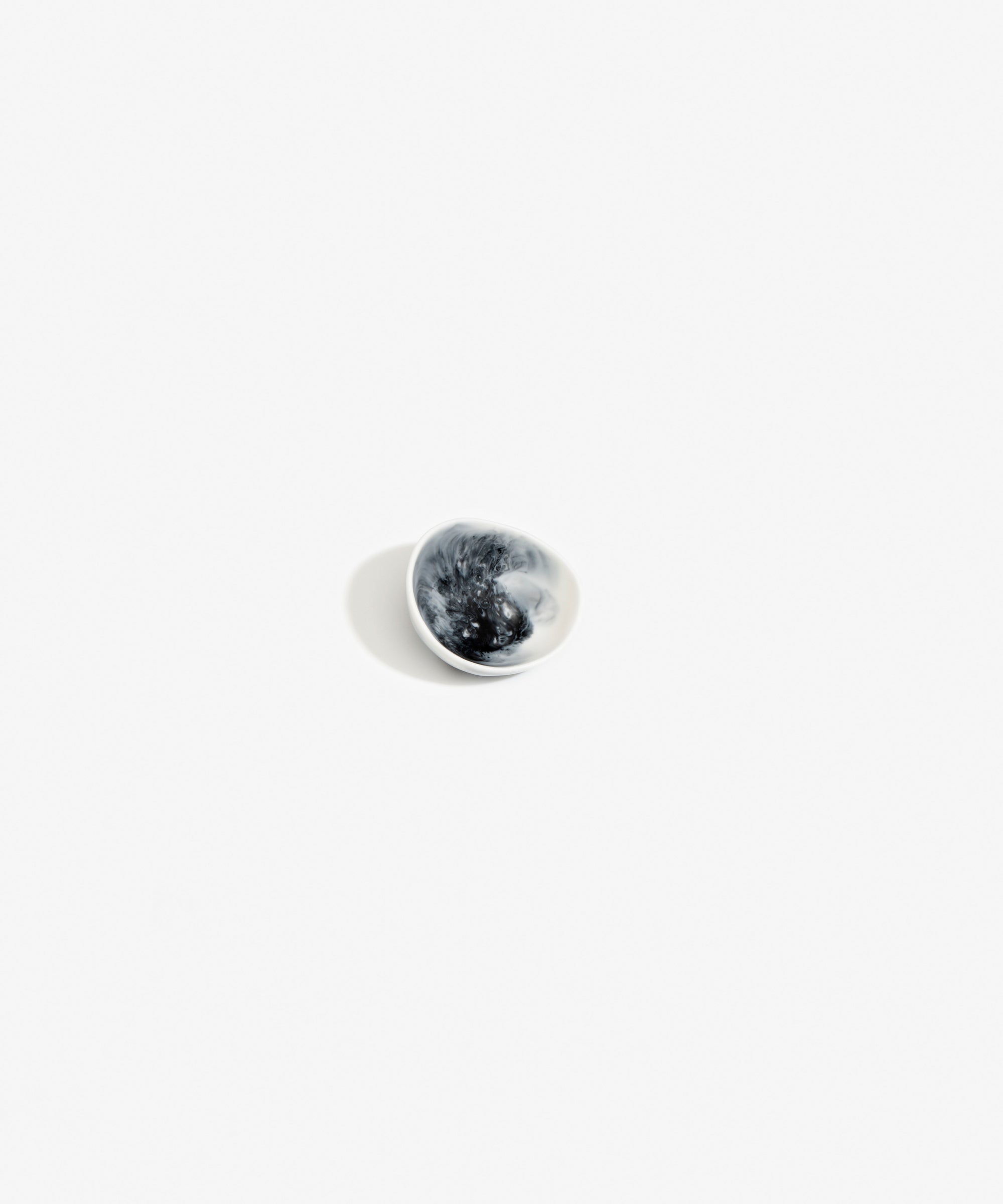Minimal Decorative Side Dish for Everyday Home Styling - Image 3