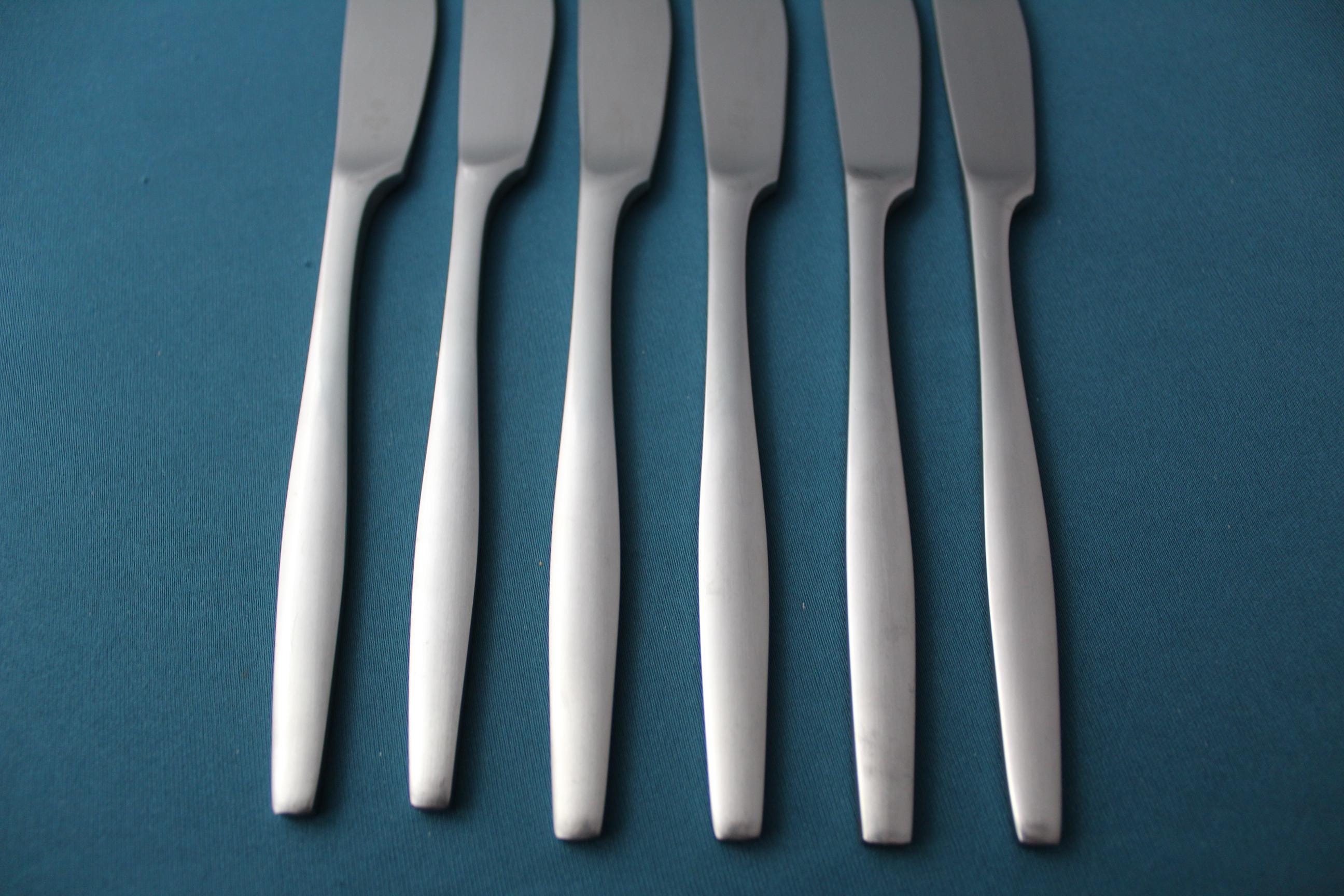 6 Dinner Knives VARIATION V Satin Stainless Finland 8 1/2" - Image 2